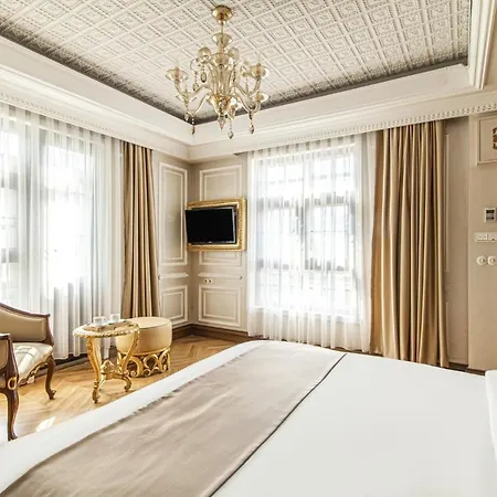 In Historic Mansion In Beylerbeyi Istambul