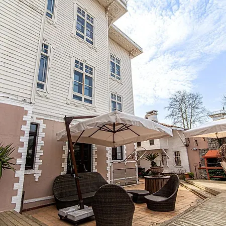 In Historic Mansion In Beylerbeyi Hotel