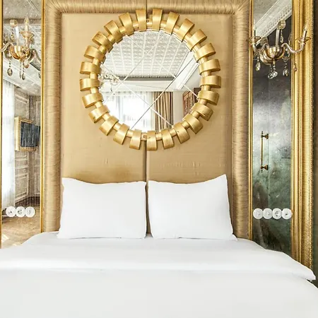 In Historic Mansion In Beylerbeyi Hotel Istambul