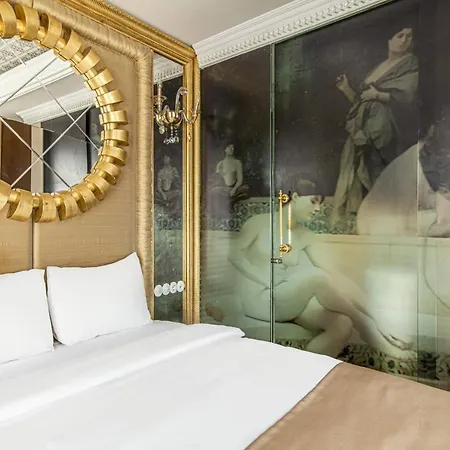 In Historic Mansion In Beylerbeyi Hotel Istambul