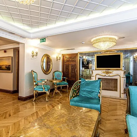 In Historic Mansion In Beylerbeyi Istanboel